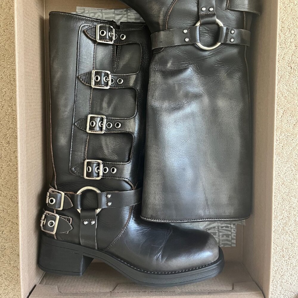 NWT STEVE MADDEN ROCKY Distressed Brown/Black Boots